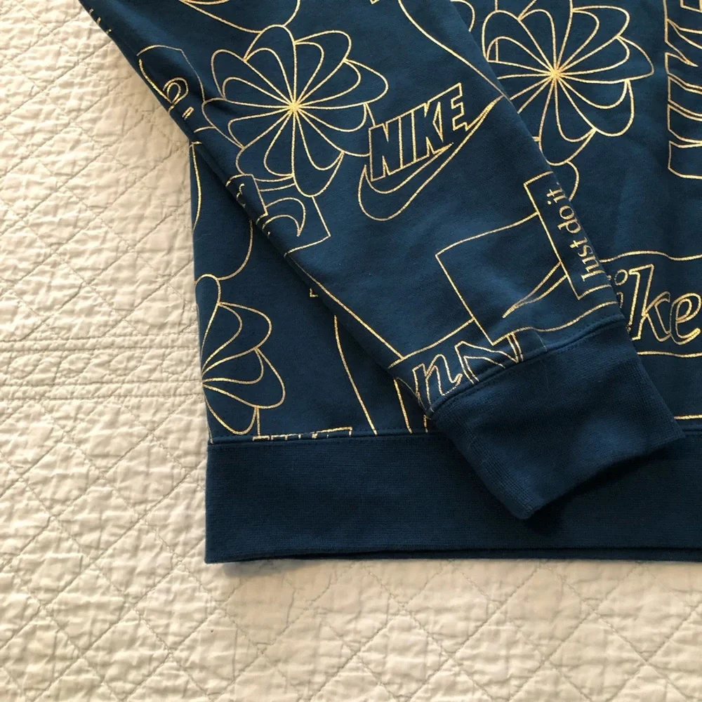 Nike Icon Clash All Over Print sweatshirt. Size large.